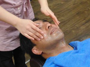 STEP1:クレンジングで汚れを落とす 〜人気のマイルドシェービング〜